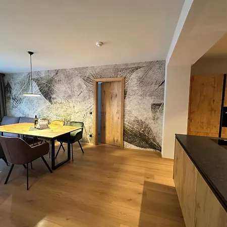 Schrofenblick Aparthotel 4*