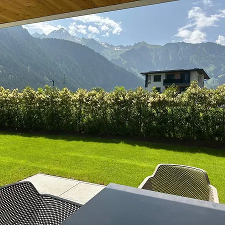 Schrofenblick Aparthotel 4*