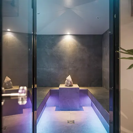 Schrofenblick Aparthotel 4*