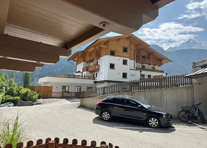 Ξενοδοχείο με διαμερίσματα Schrofenblick 4*