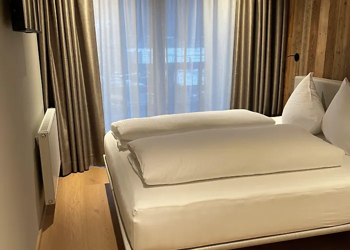 Schrofenblick Aparthotel 4*