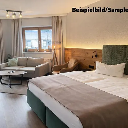 Aparthotel Schrofenblick 4*
